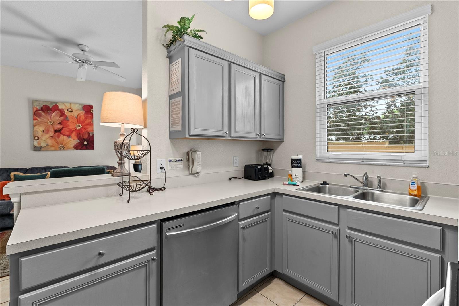 Image 10 of 40 For 417 La Mirage Street