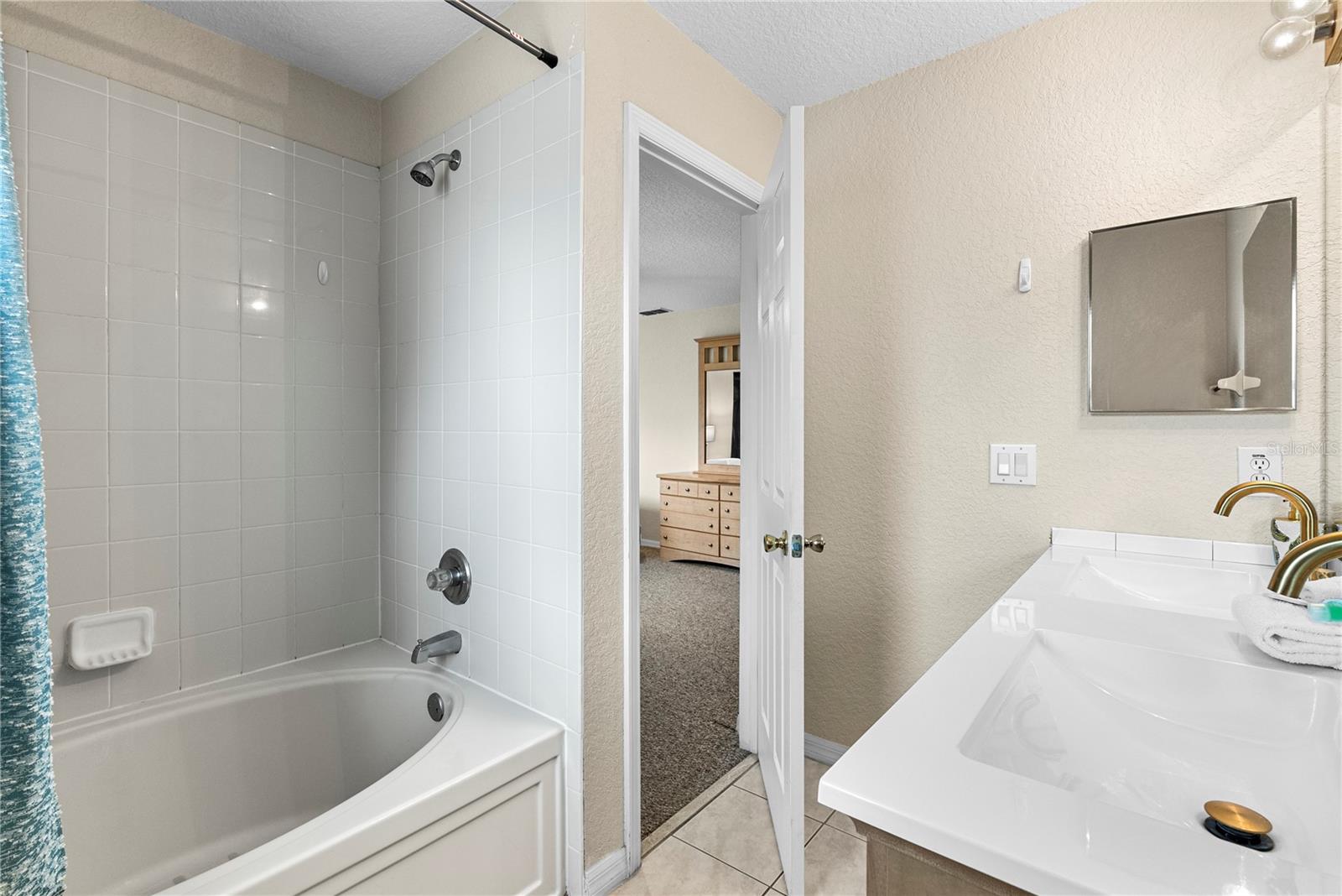 Image 22 of 40 For 417 La Mirage Street