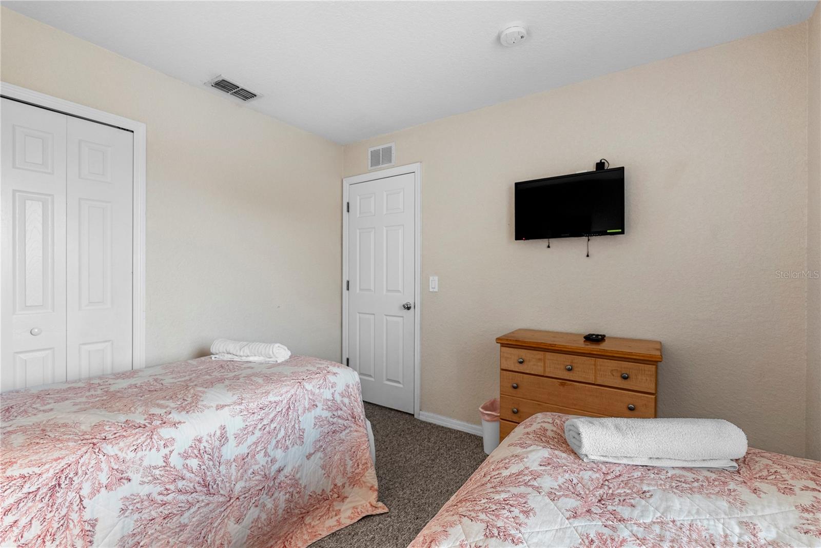 Image 26 of 40 For 417 La Mirage Street