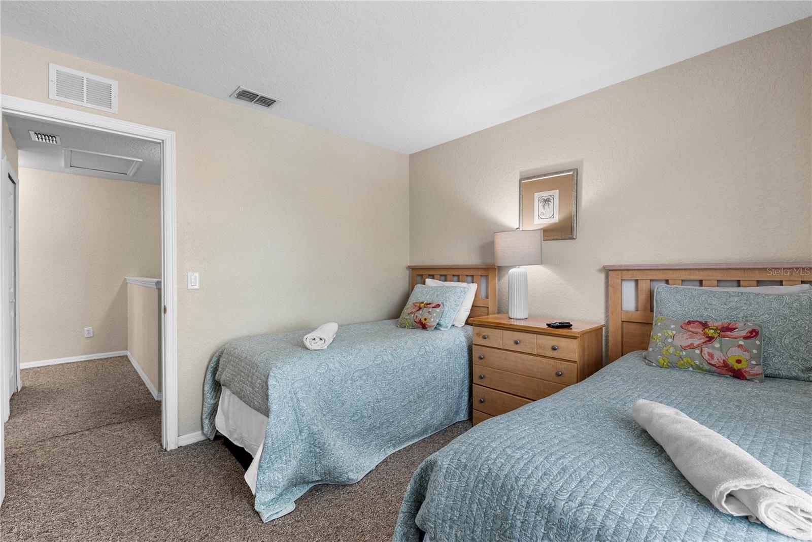 Image 28 of 40 For 417 La Mirage Street