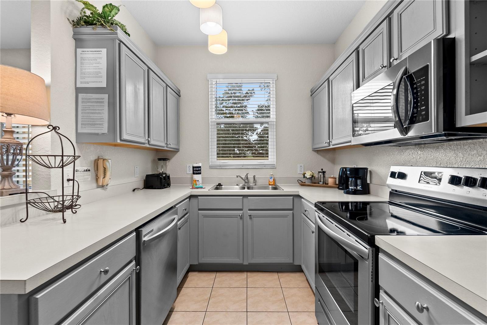 Image 9 of 40 For 417 La Mirage Street