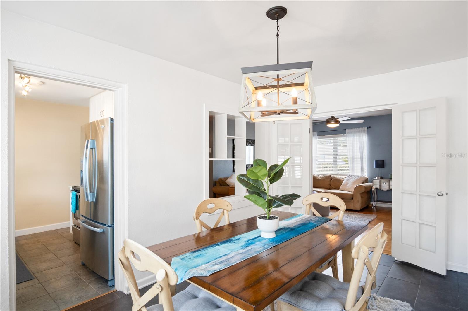 Image 12 of 32 For 527 Meridale Avenue