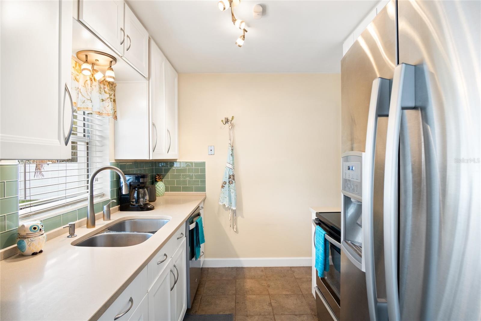 Image 13 of 32 For 527 Meridale Avenue