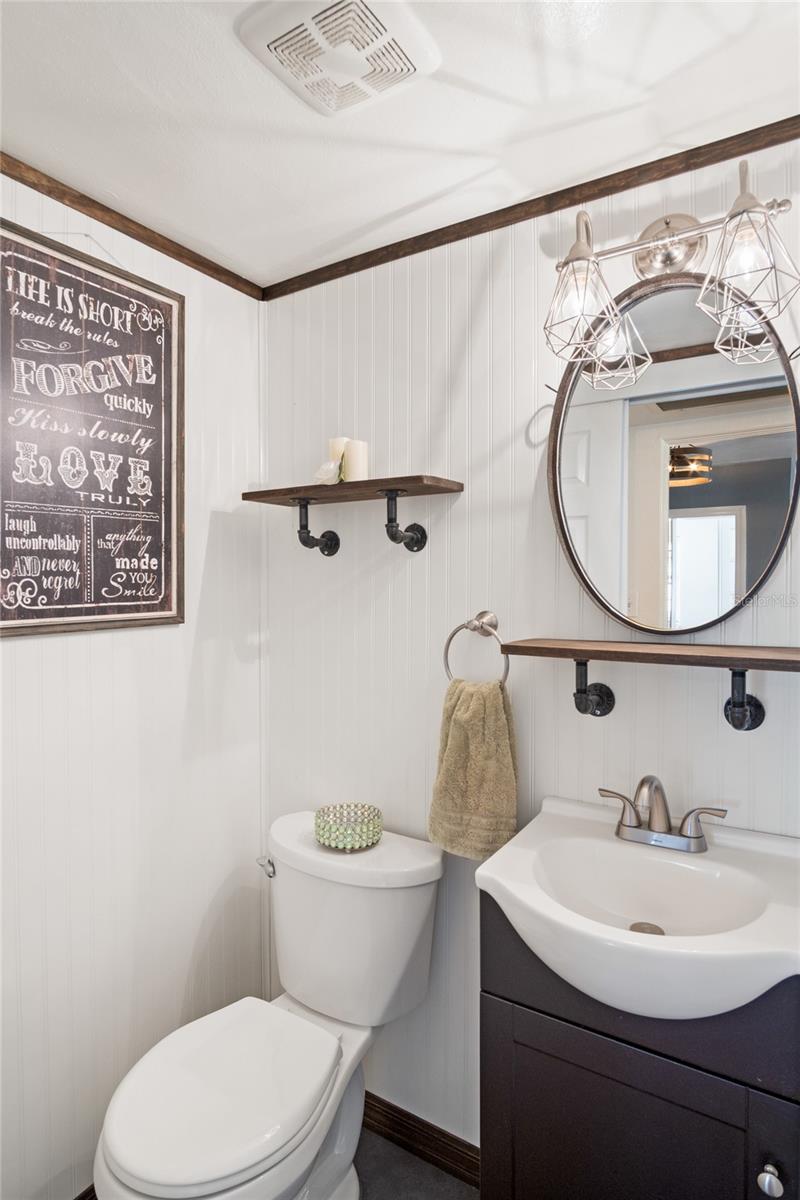 Image 16 of 32 For 527 Meridale Avenue