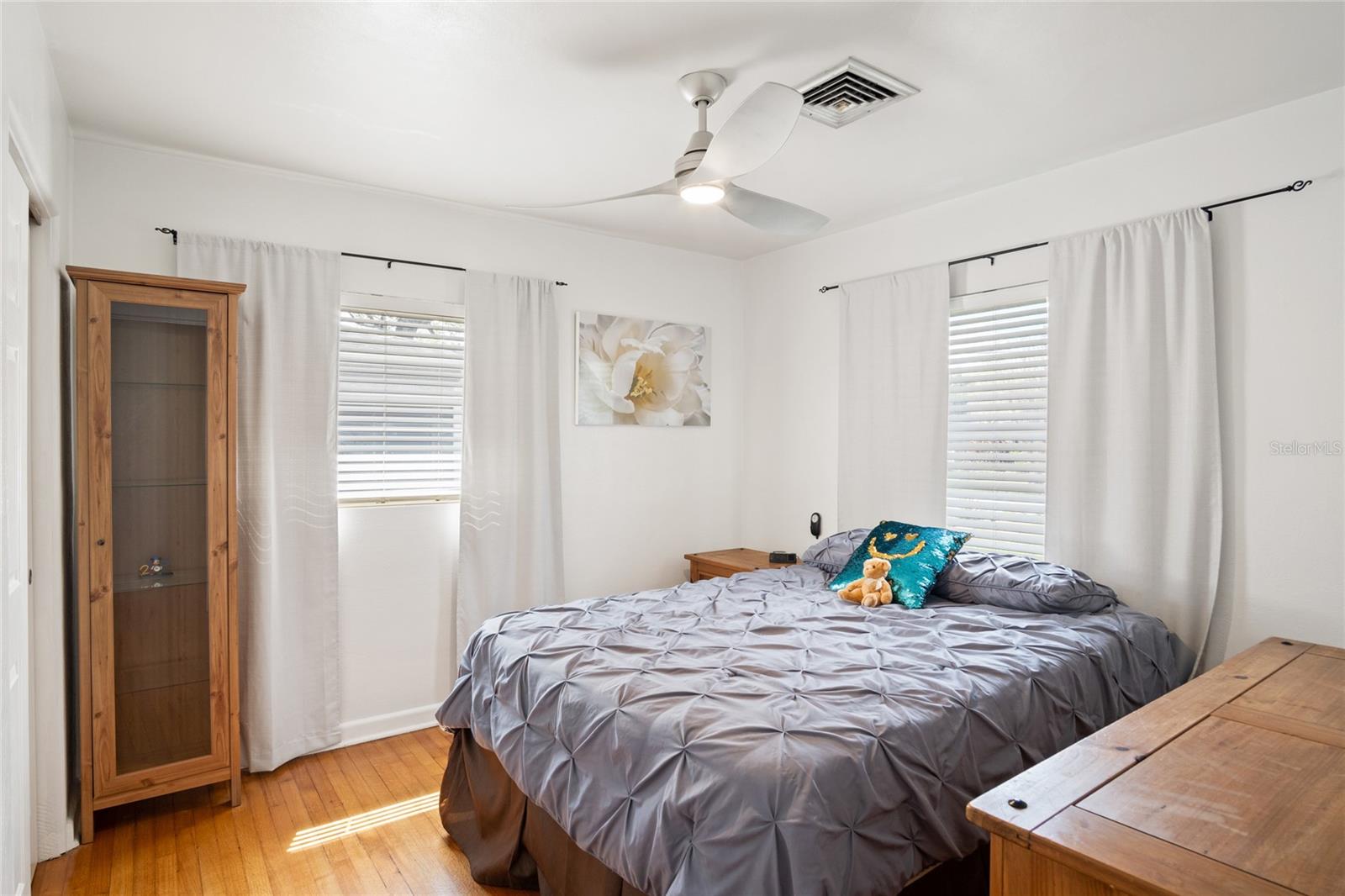 Image 17 of 32 For 527 Meridale Avenue