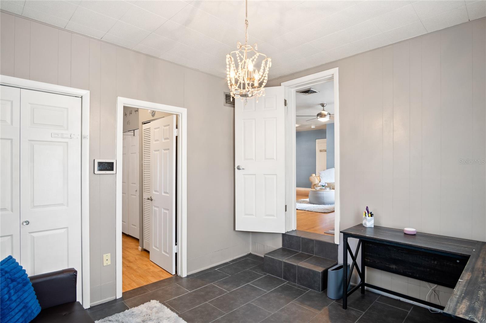 Image 20 of 32 For 527 Meridale Avenue