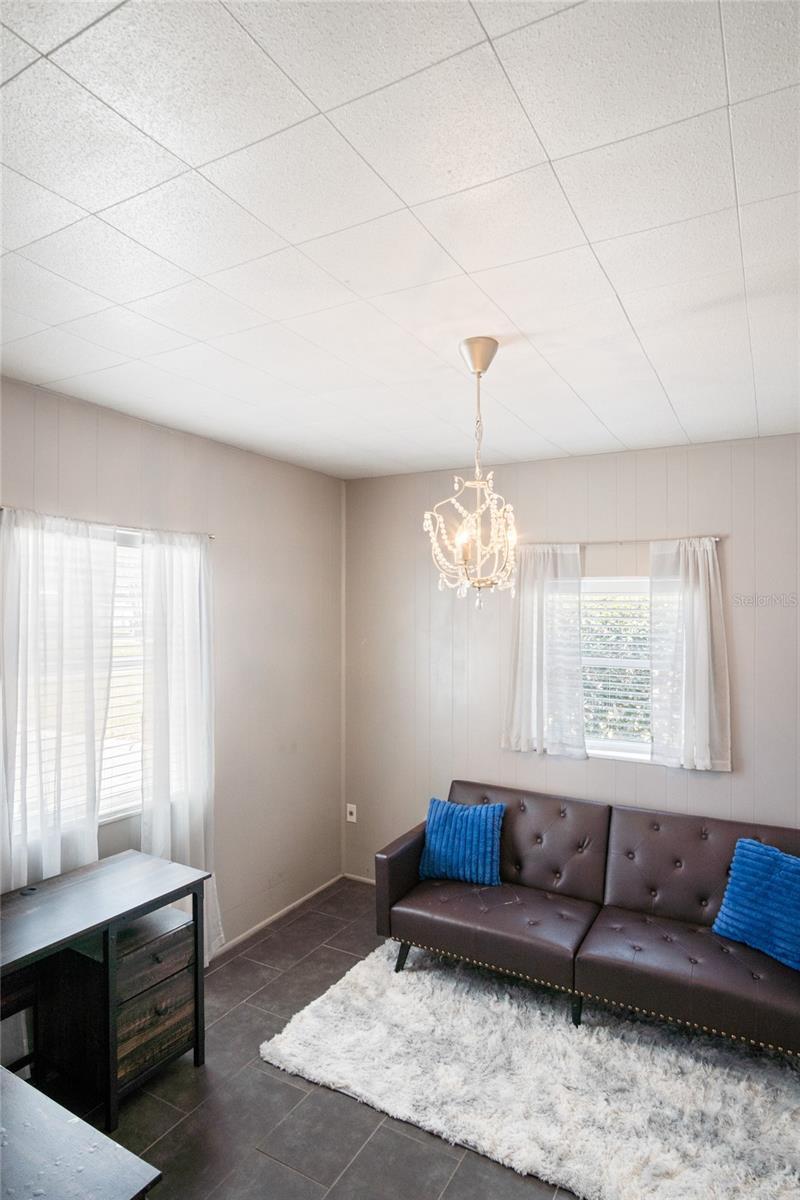 Image 21 of 32 For 527 Meridale Avenue