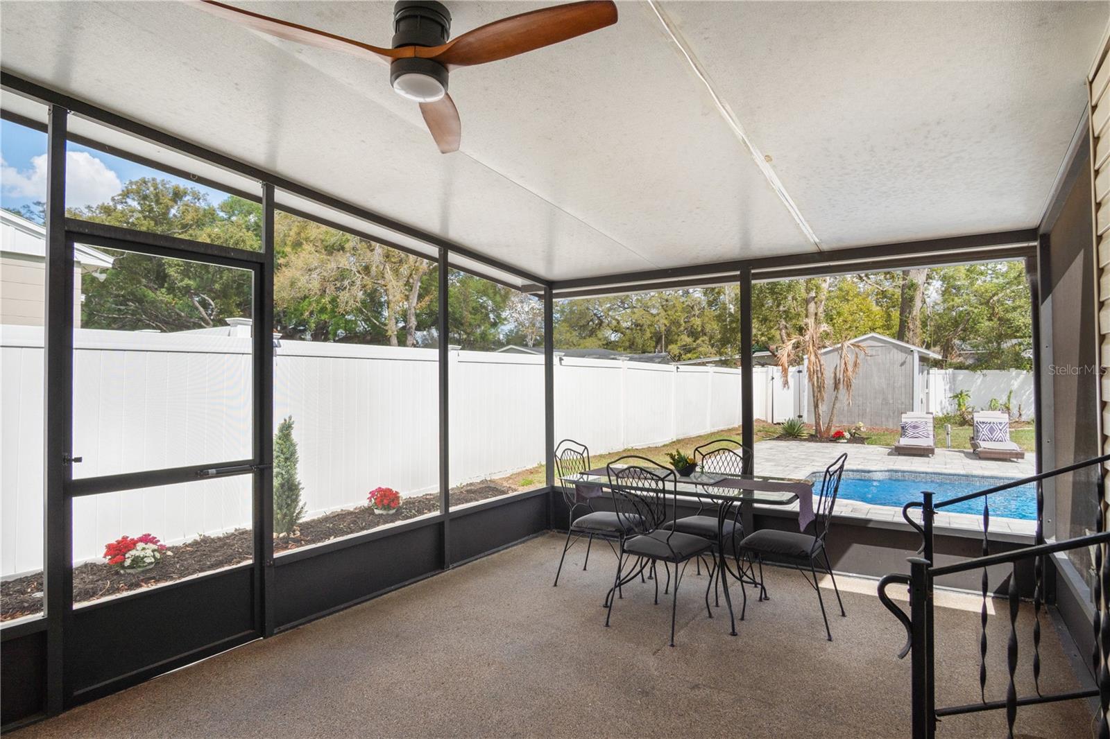 Image 23 of 32 For 527 Meridale Avenue