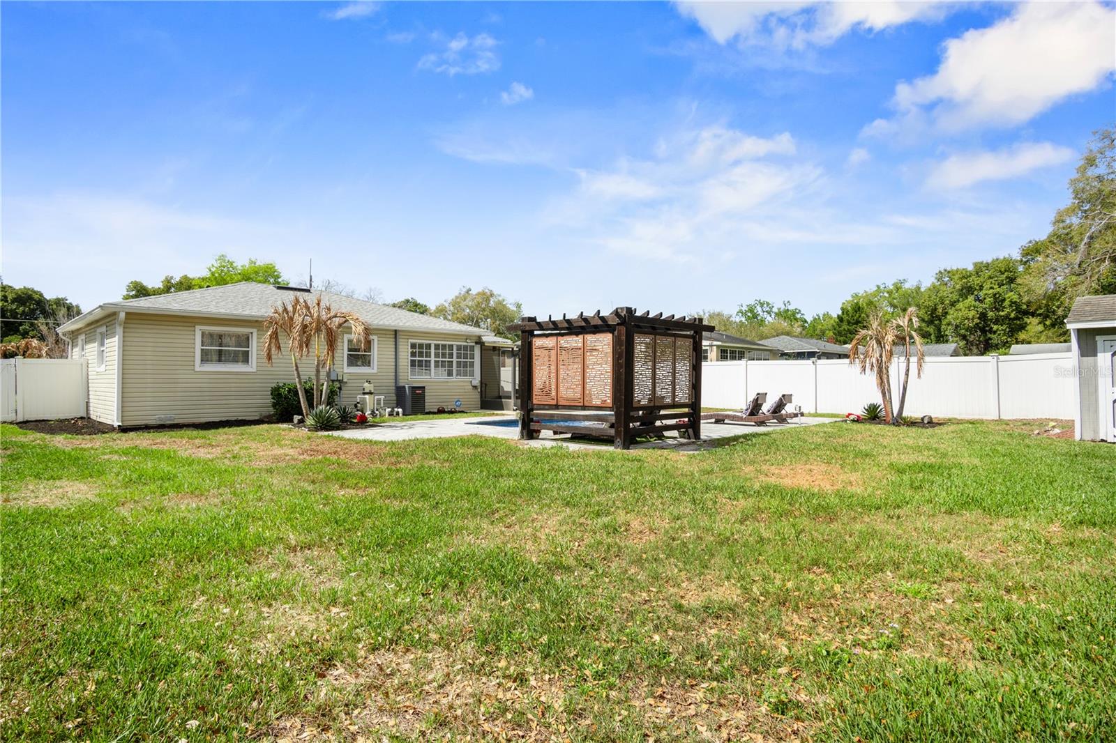 Image 26 of 32 For 527 Meridale Avenue