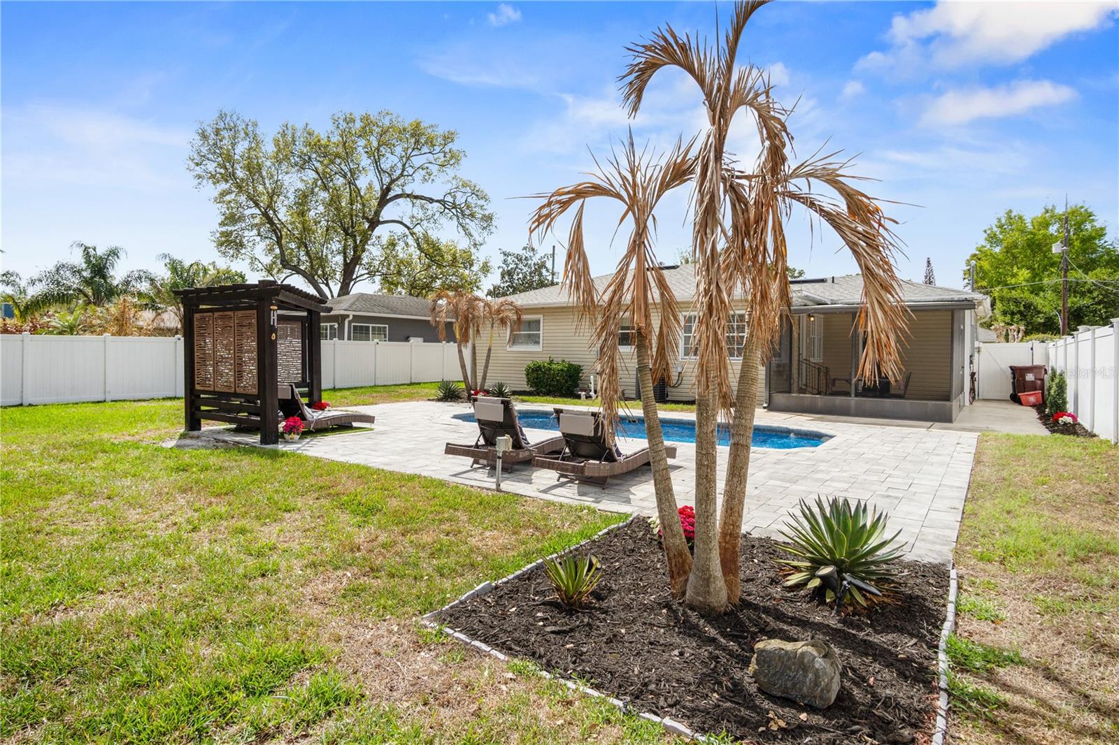 Image 28 of 32 For 527 Meridale Avenue