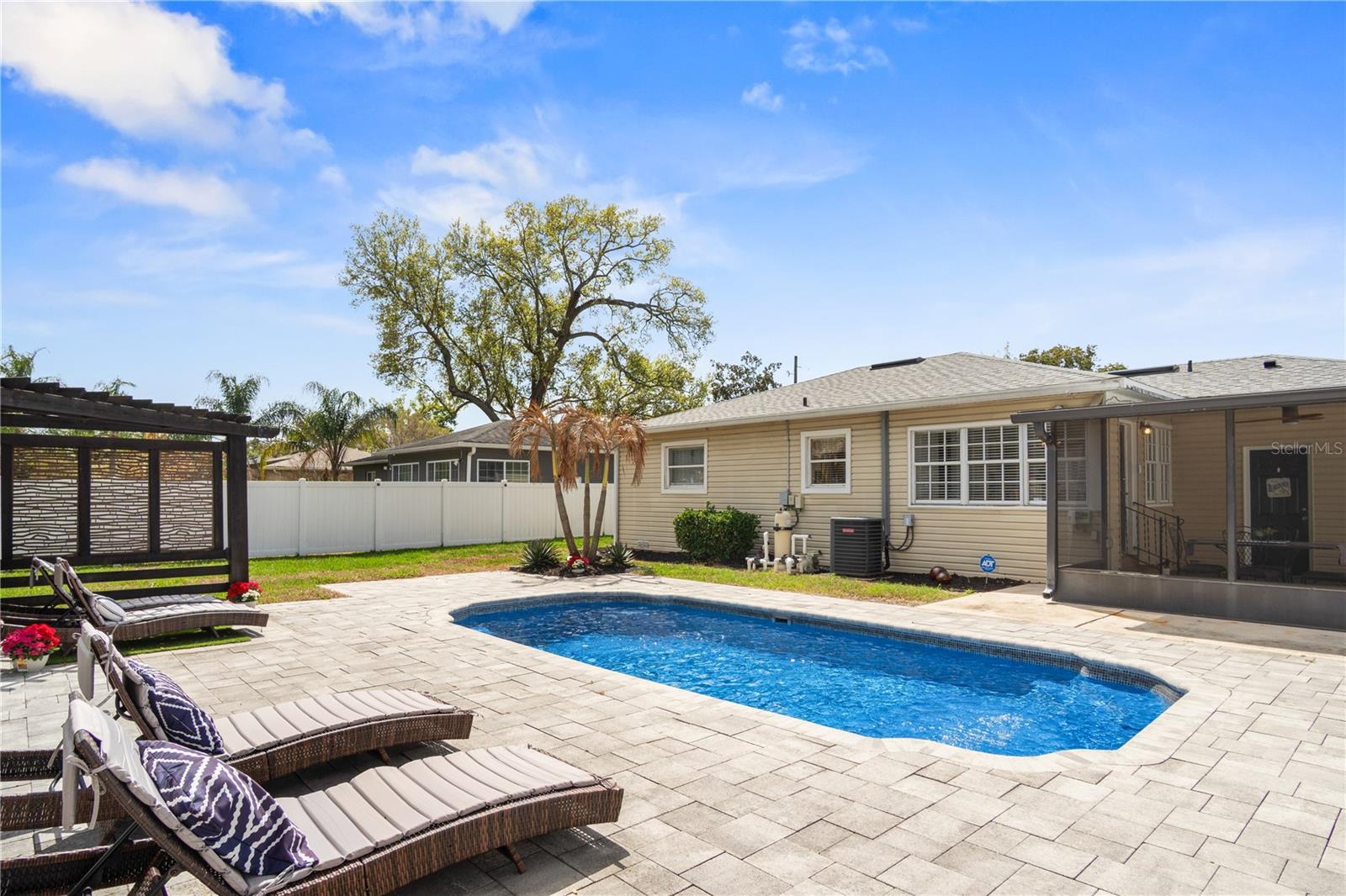 Image 29 of 32 For 527 Meridale Avenue