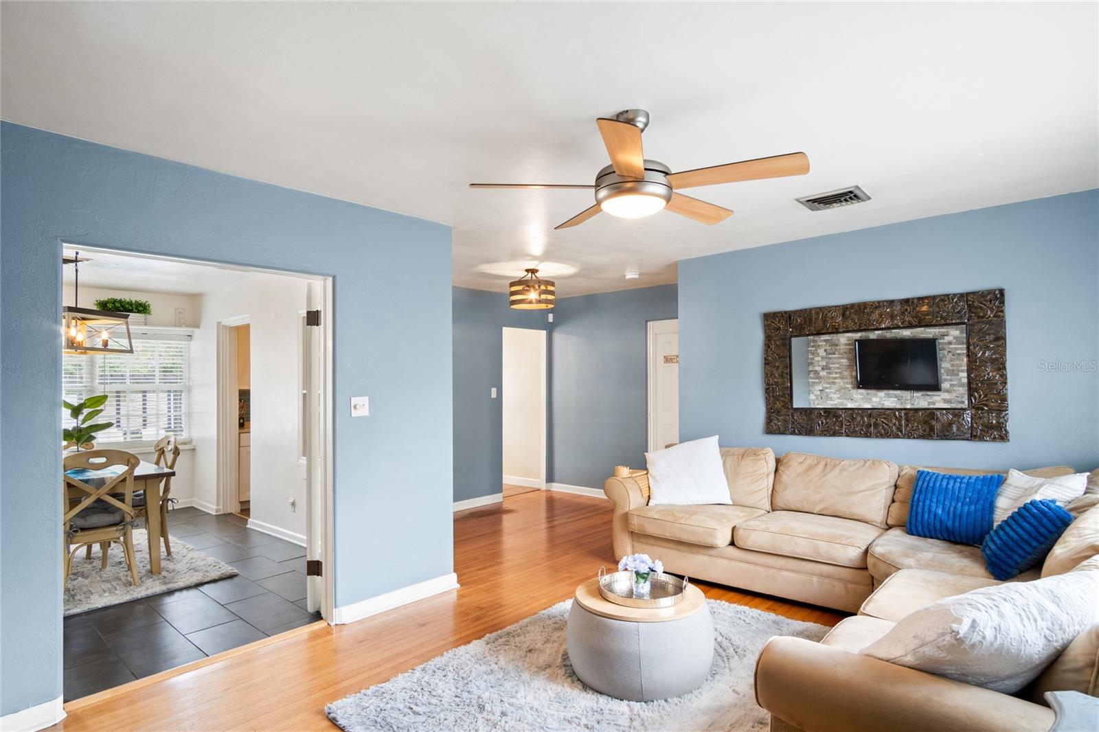 Image 7 of 32 For 527 Meridale Avenue