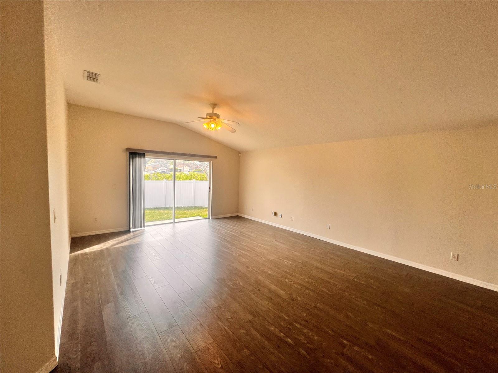 Image 8 of 25 For 3930 Lakeside Reserve Lane