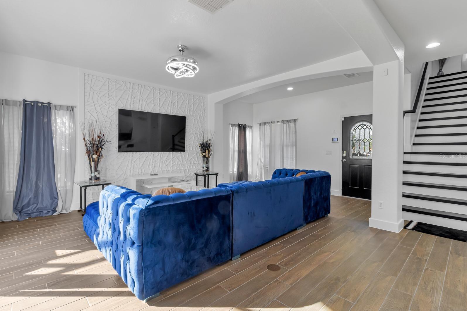 Image 23 of 37 For 16748 Lazy Breeze Loop