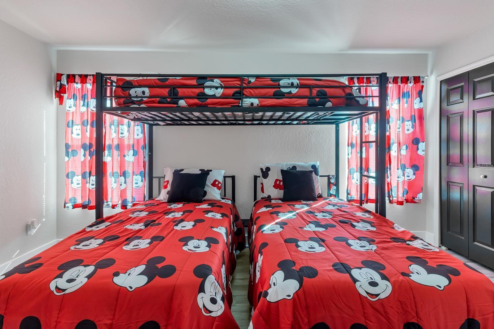 Image 31 of 37 For 16748 Lazy Breeze Loop