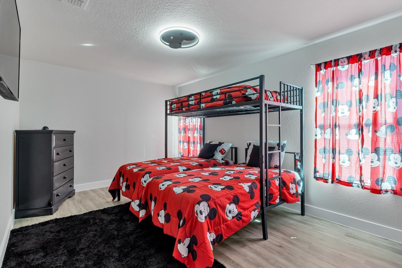 Image 32 of 37 For 16748 Lazy Breeze Loop