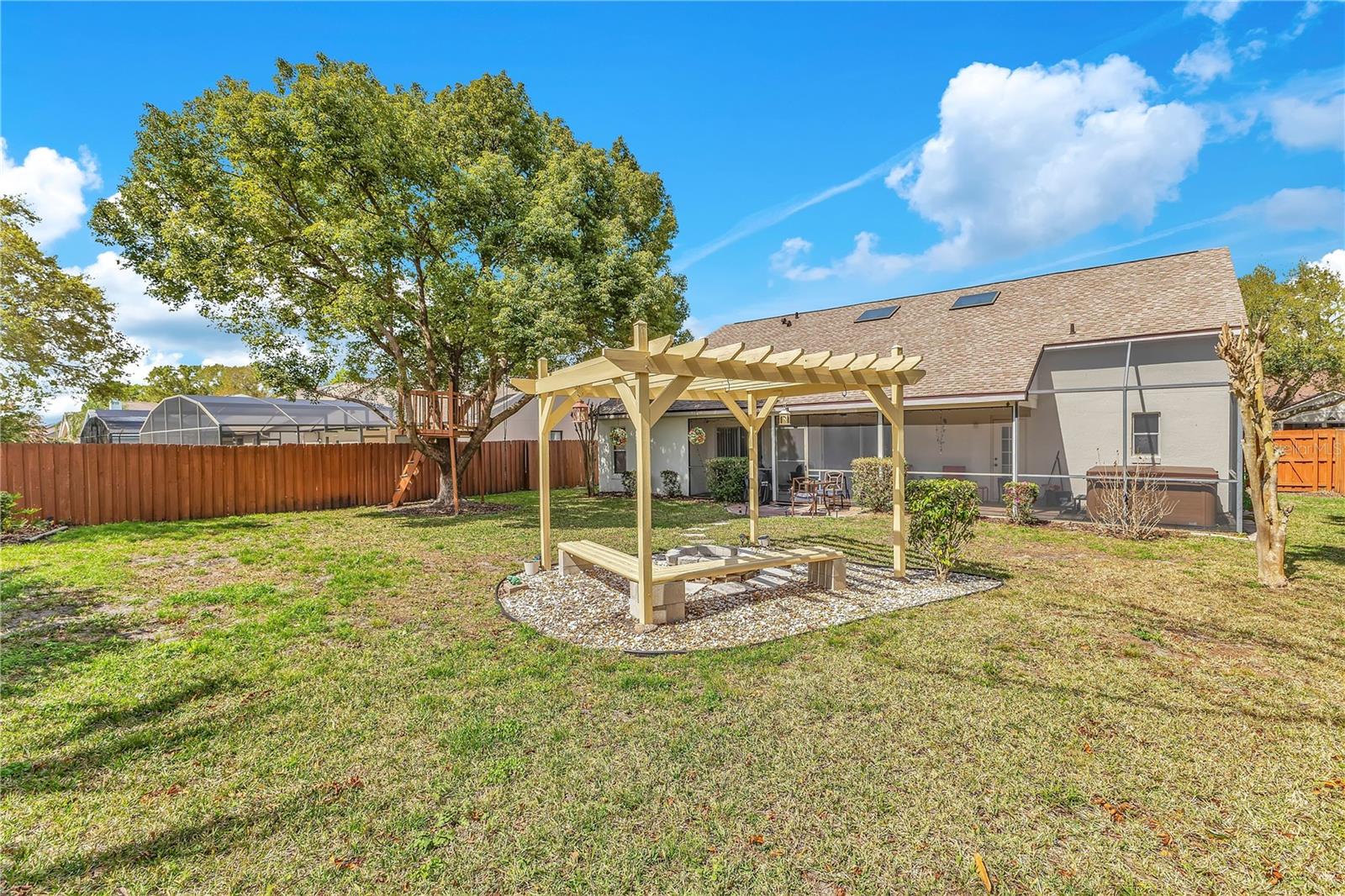 Image 18 of 41 For 12748 Forestedge Circle