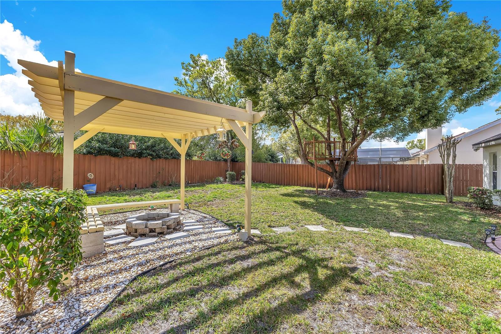 Image 20 of 41 For 12748 Forestedge Circle