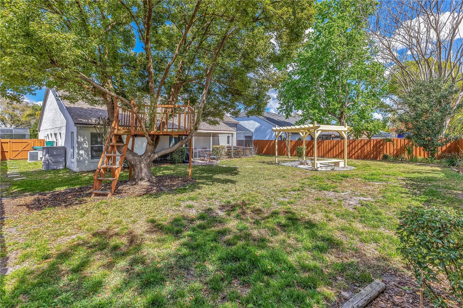 Image 21 of 41 For 12748 Forestedge Circle