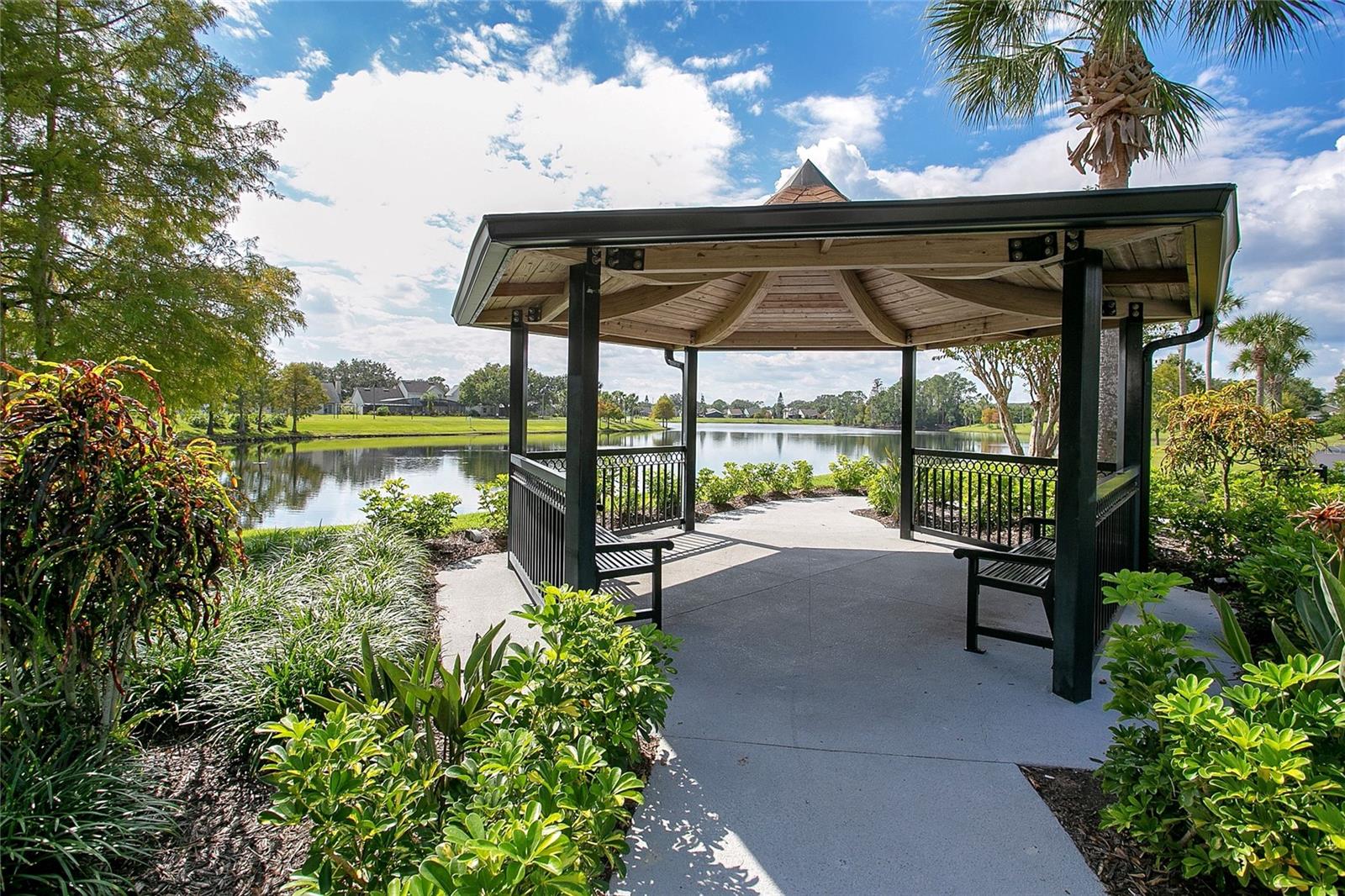 Image 32 of 41 For 12748 Forestedge Circle