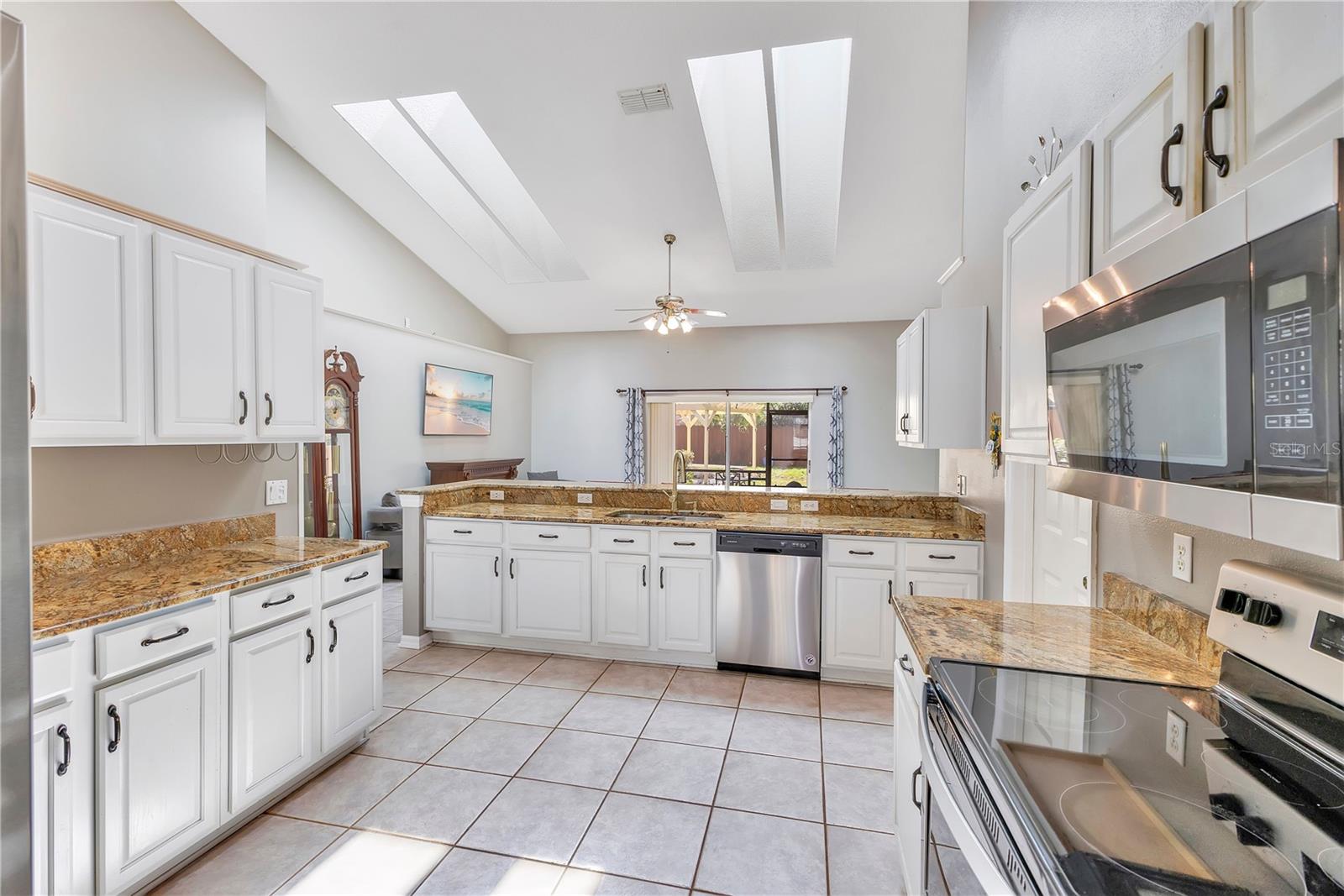 Image 7 of 41 For 12748 Forestedge Circle