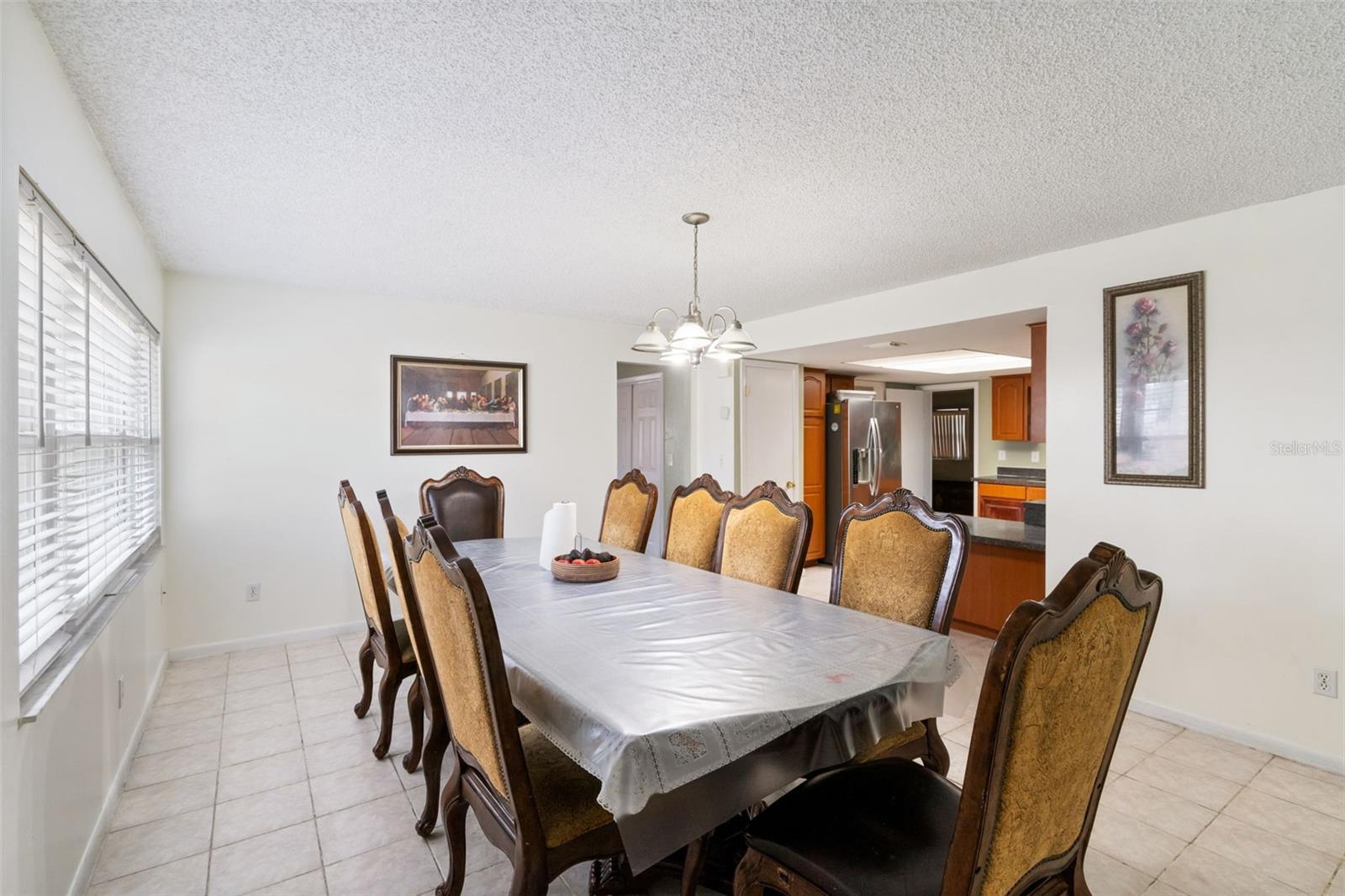 Listing photo id 8 for 611 Caborca Court