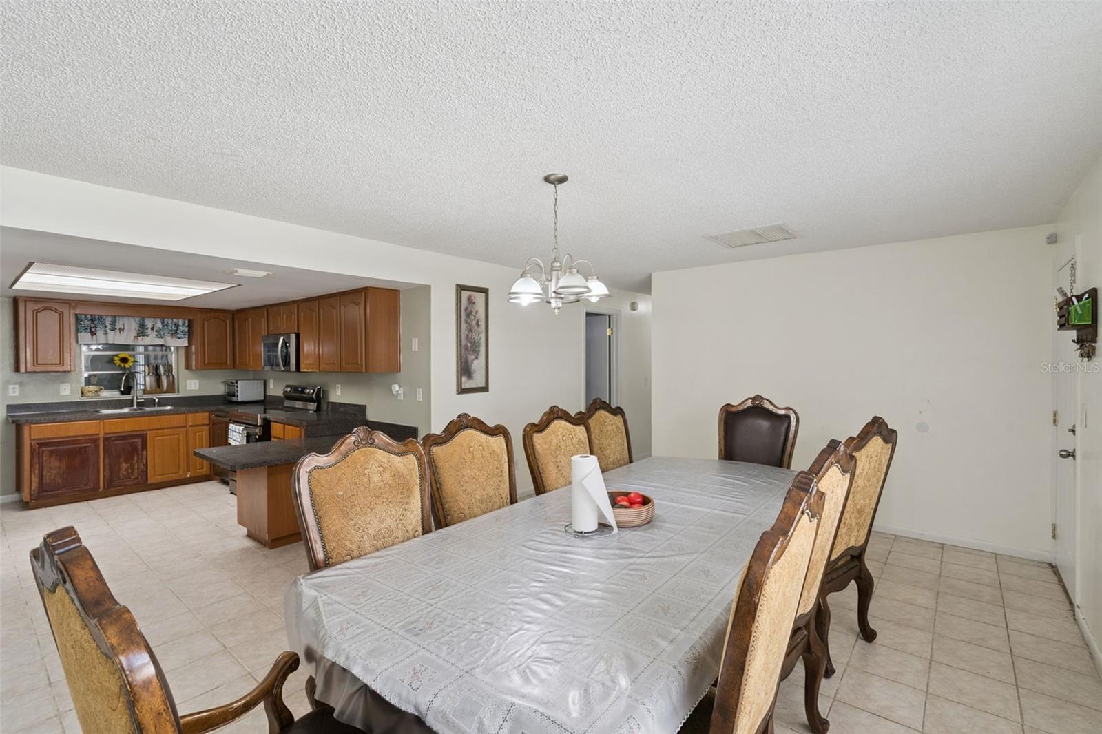 Listing photo id 9 for 611 Caborca Court