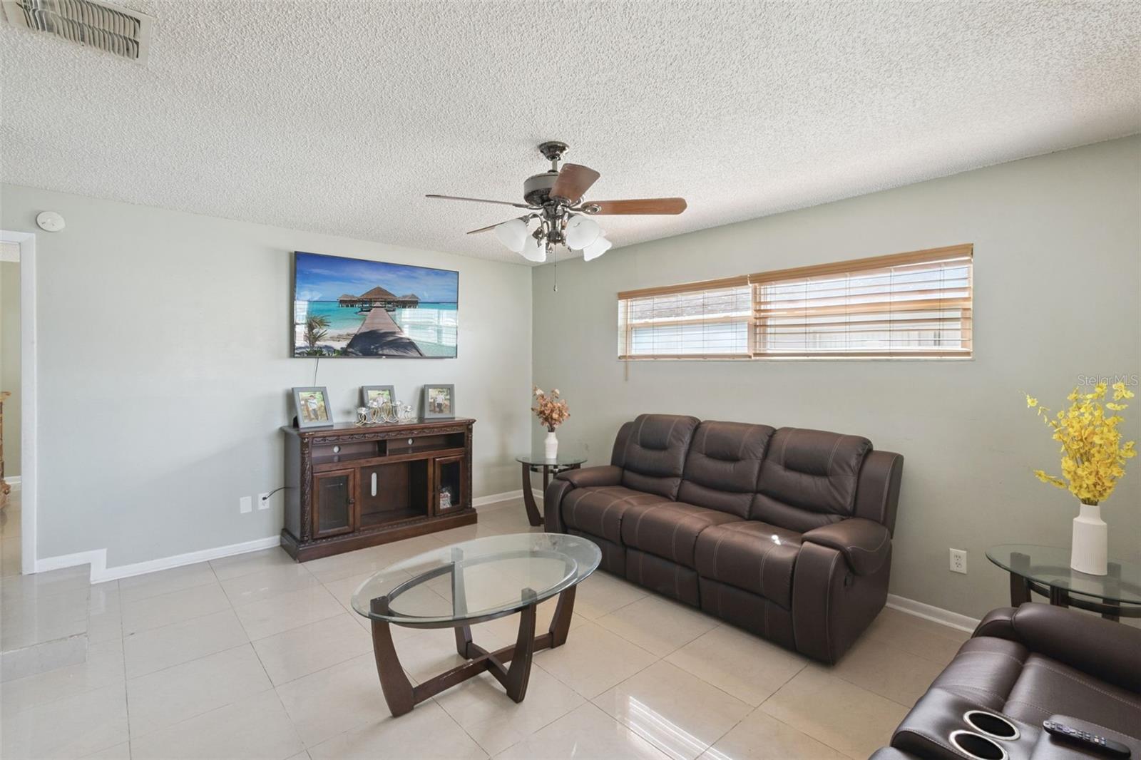 Listing photo id 10 for 611 Caborca Court