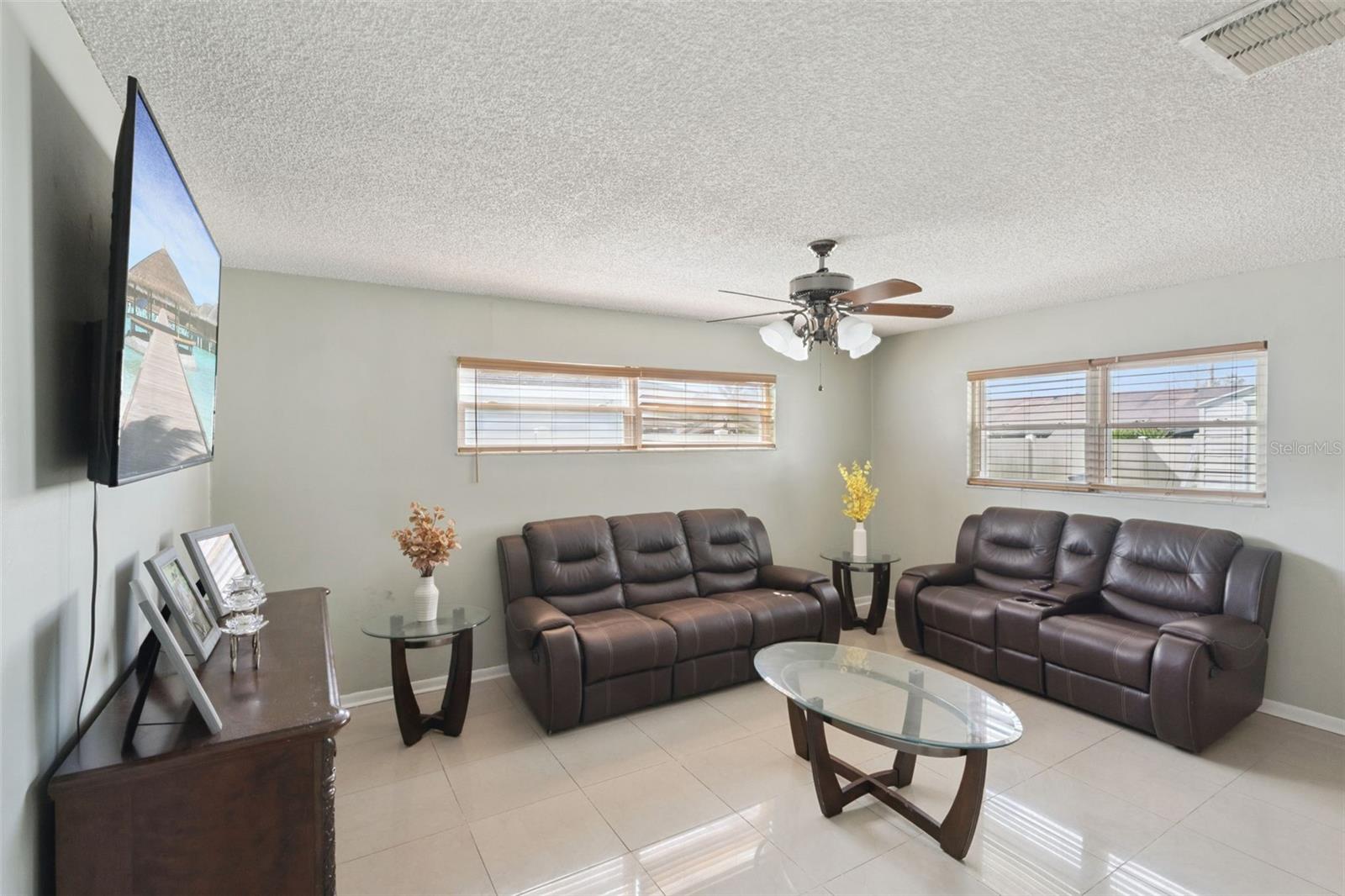 Listing photo id 11 for 611 Caborca Court