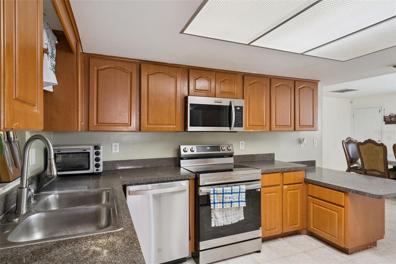 Listing photo id 13 for 611 Caborca Court