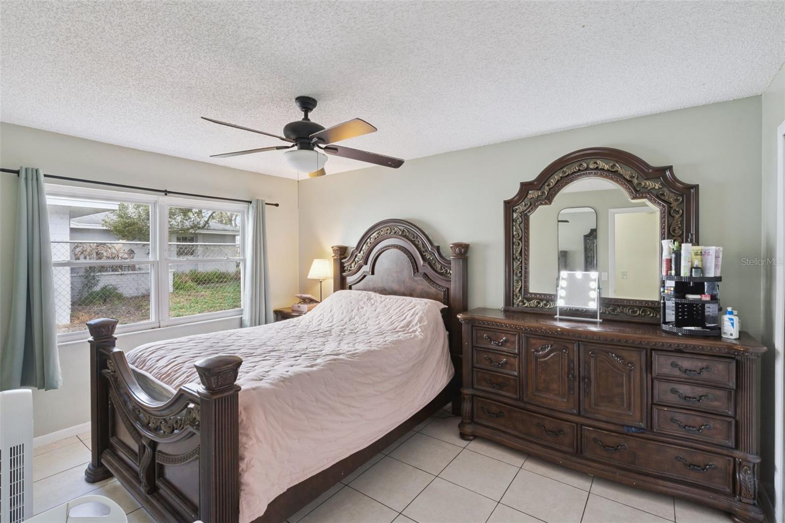 Listing photo id 17 for 611 Caborca Court