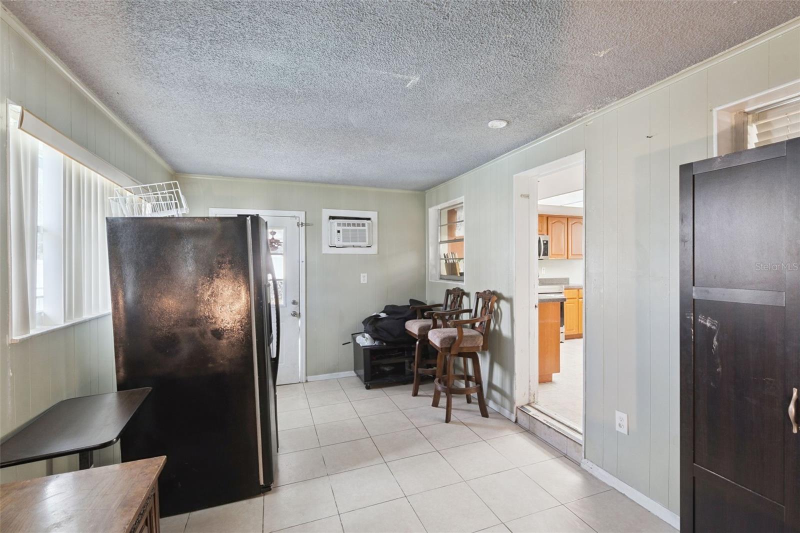 Listing photo id 25 for 611 Caborca Court