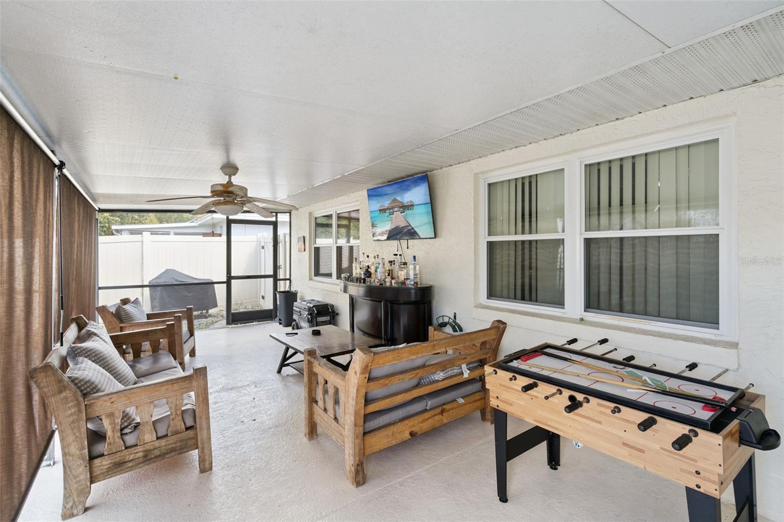 Listing photo id 27 for 611 Caborca Court