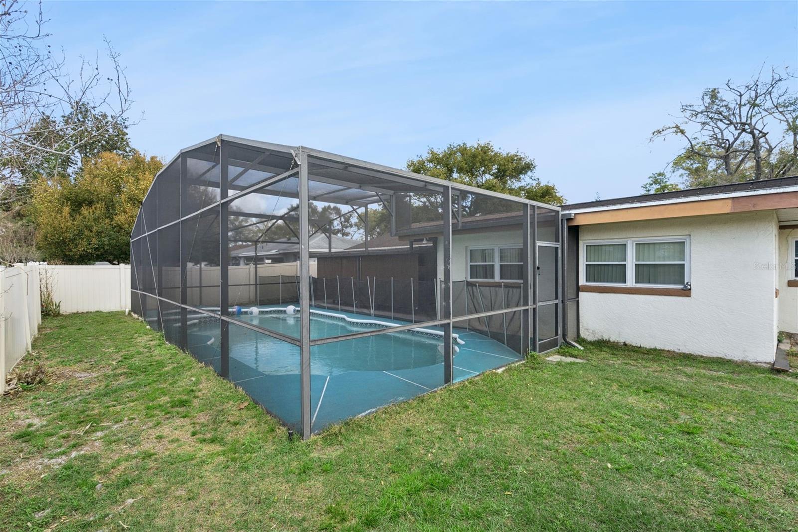 Listing photo id 29 for 611 Caborca Court