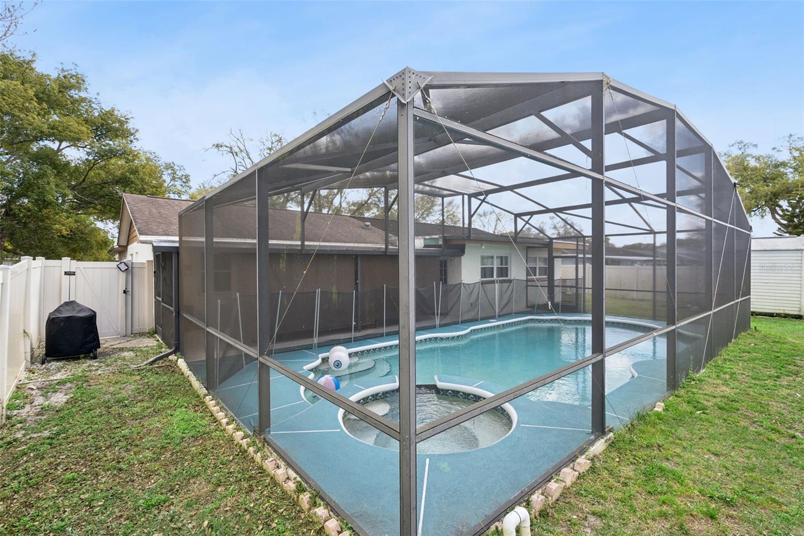 Listing photo id 30 for 611 Caborca Court