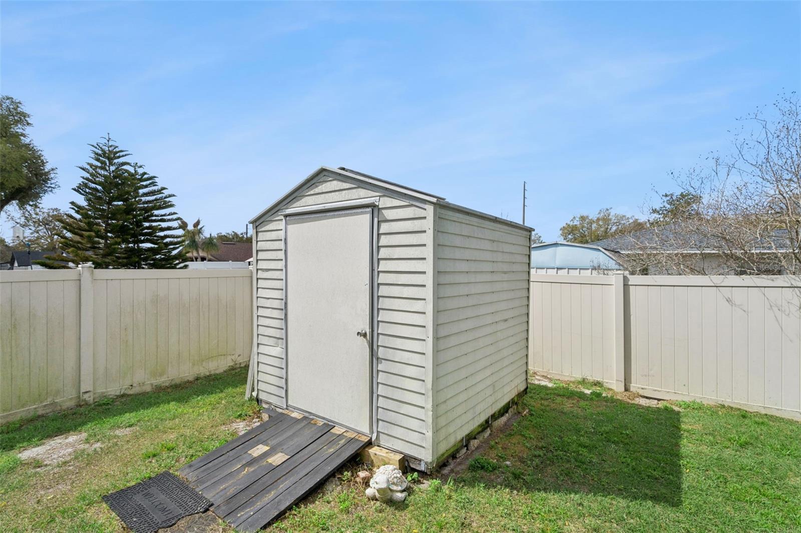 Listing photo id 32 for 611 Caborca Court