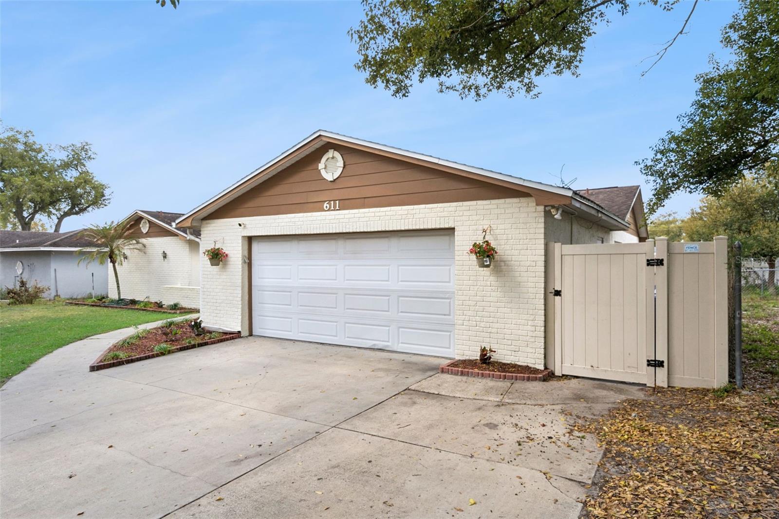 Listing photo id 4 for 611 Caborca Court