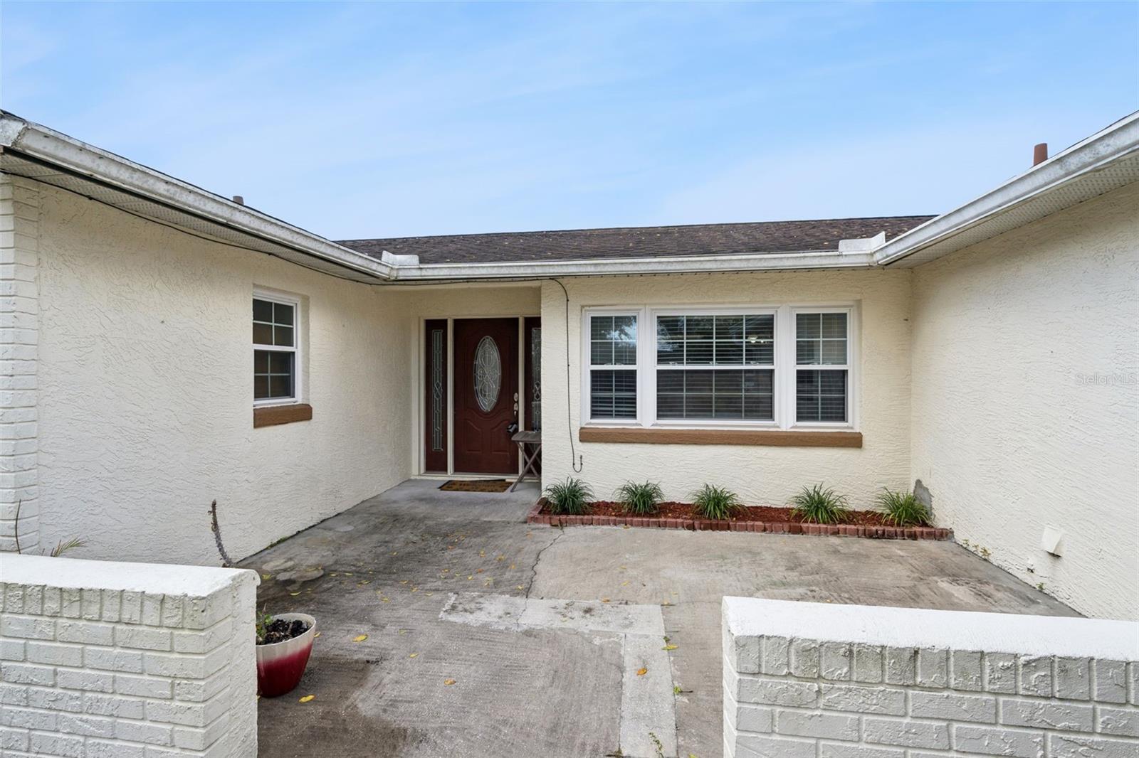 Listing photo id 5 for 611 Caborca Court