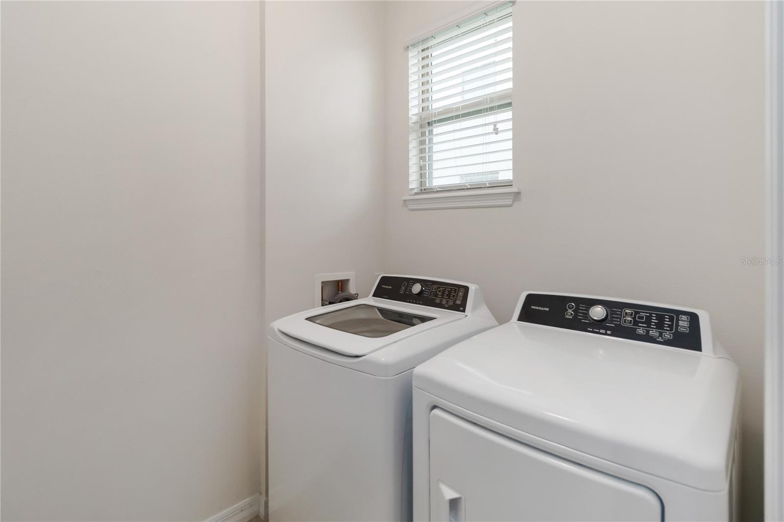 Image 23 of 35 For 16242 Outlook Shore Alley