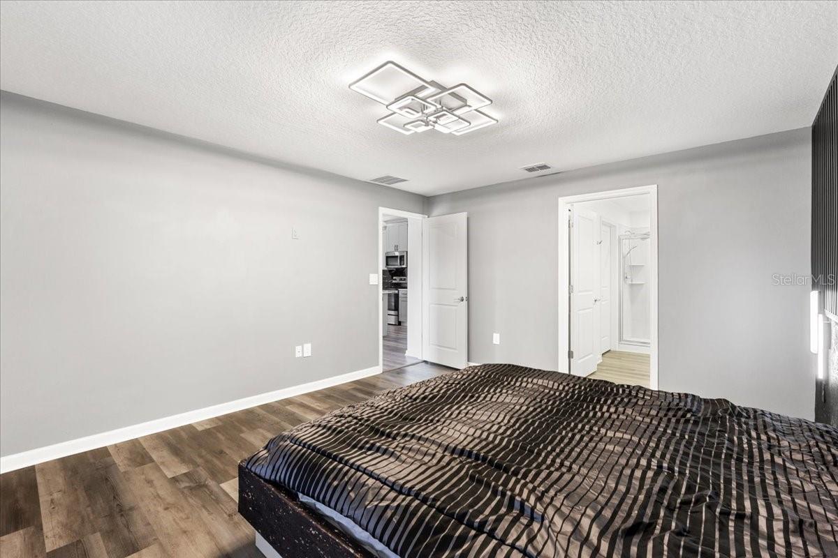 Image 10 of 19 For 946 Laurel View Way