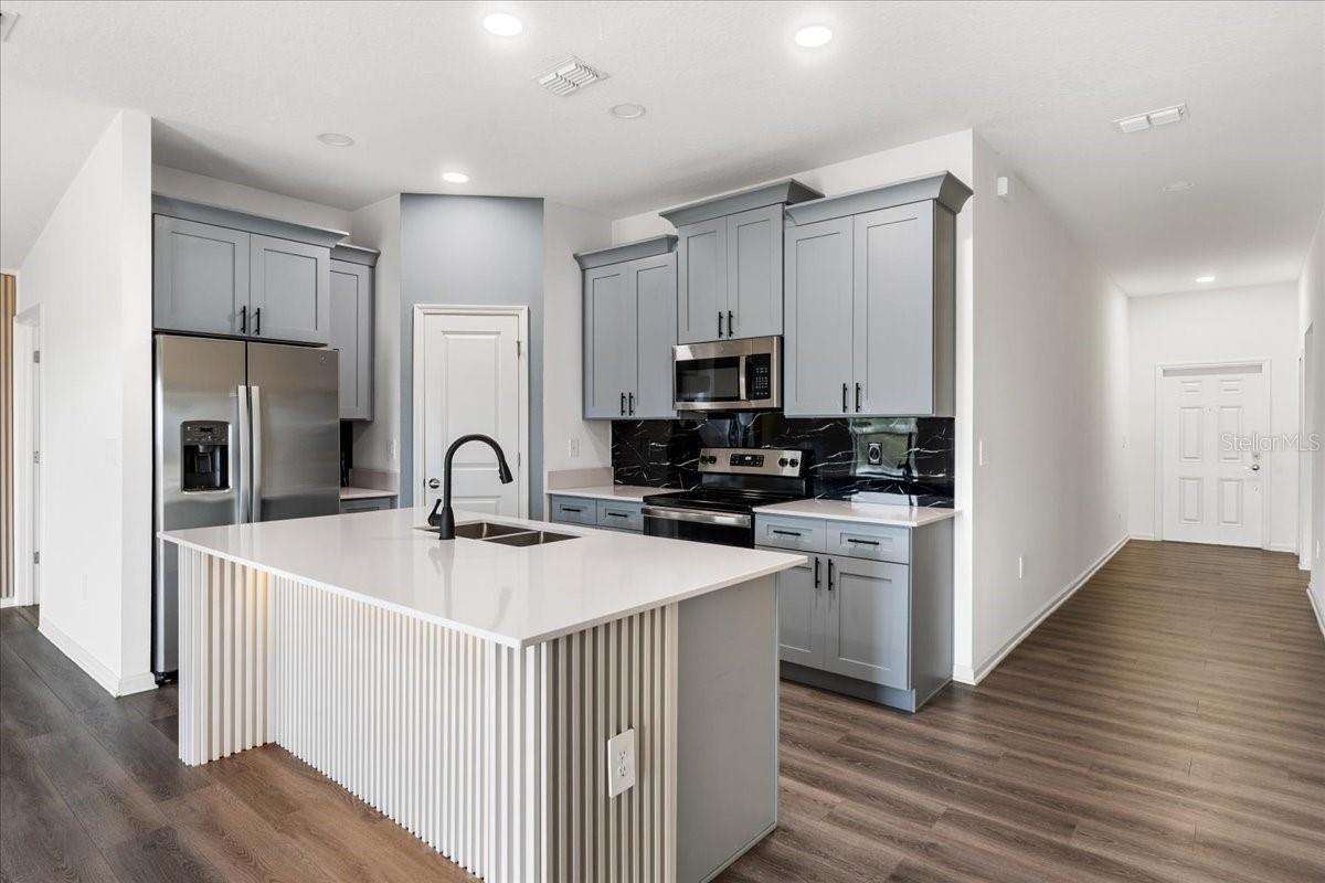 Image 4 of 19 For 946 Laurel View Way