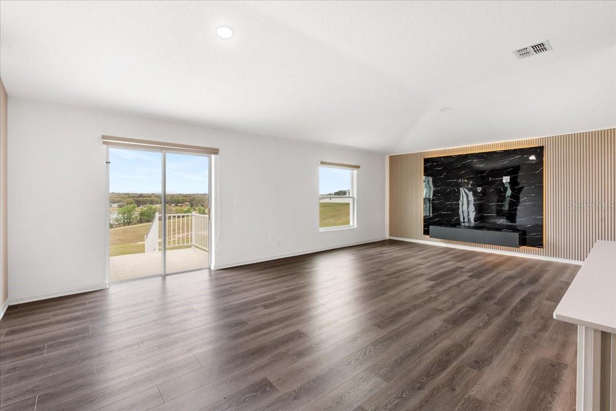 Image 7 of 19 For 946 Laurel View Way