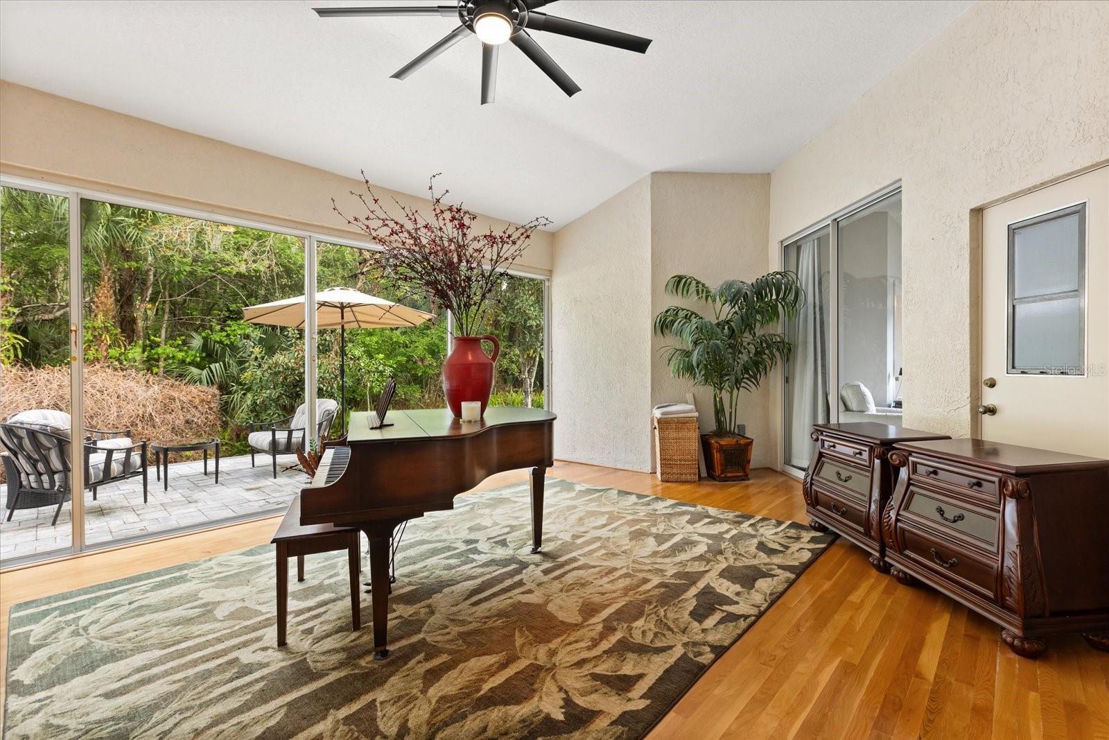 Image 13 of 35 For 223 Blue Creek Drive