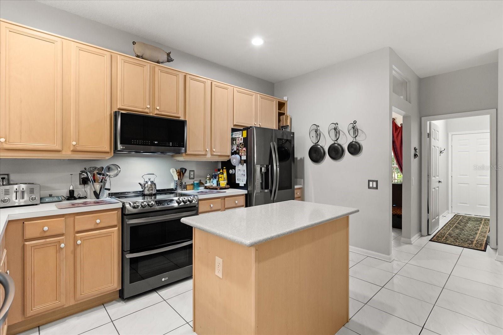 Image 7 of 35 For 223 Blue Creek Drive