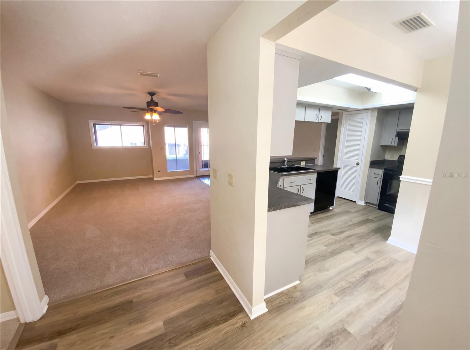 Image 15 of 26 For 1610 Dalary Point