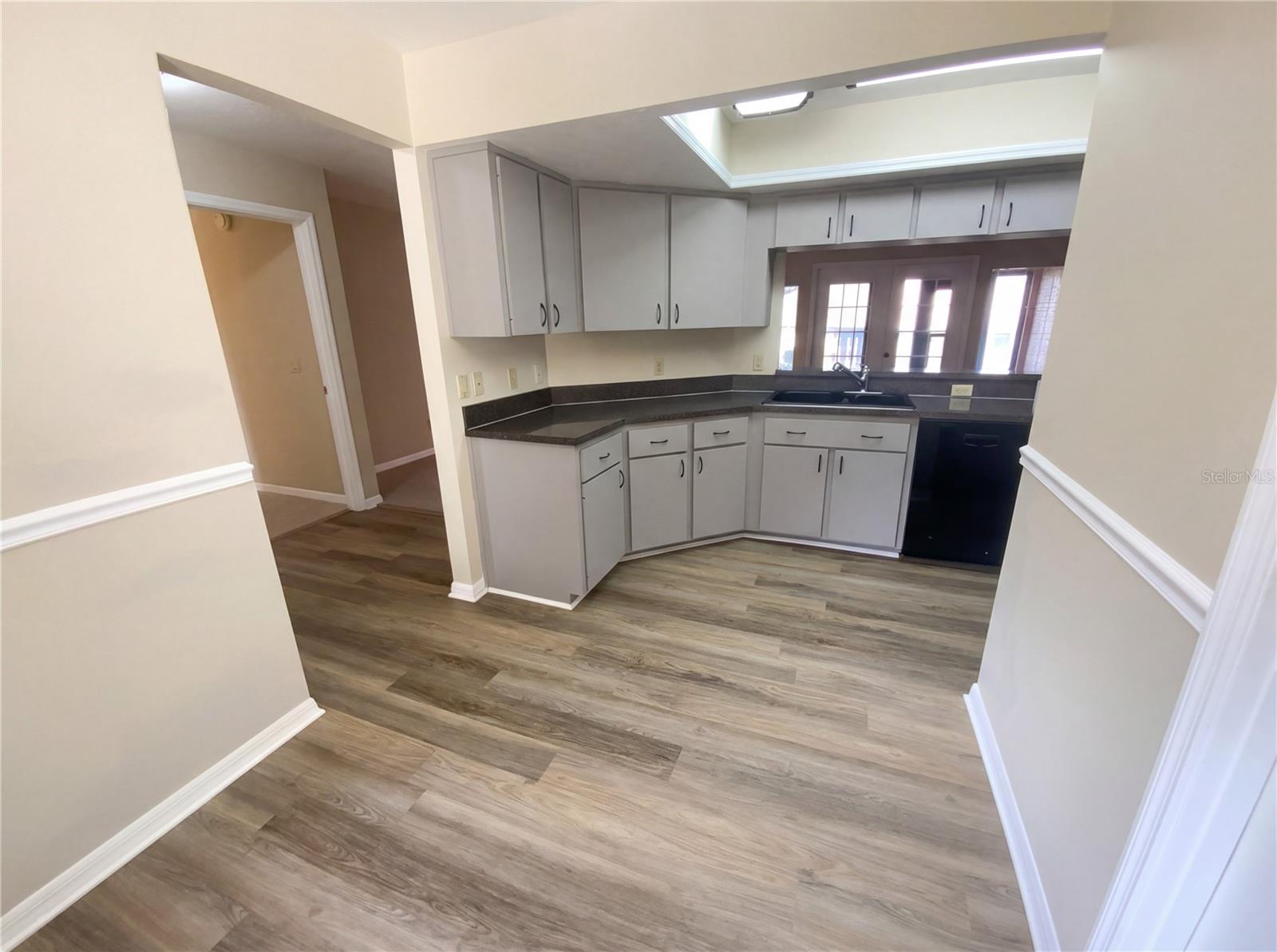 Image 18 of 26 For 1610 Dalary Point