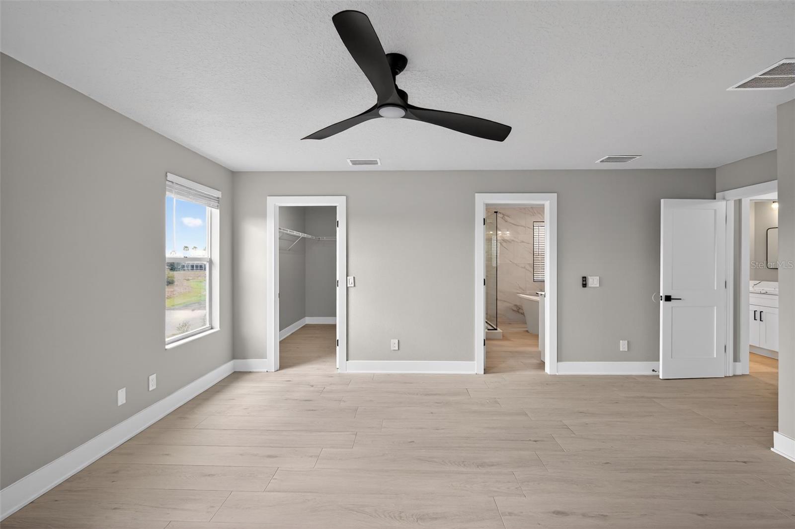 Image 22 of 34 For 20054 Nob Oak Avenue