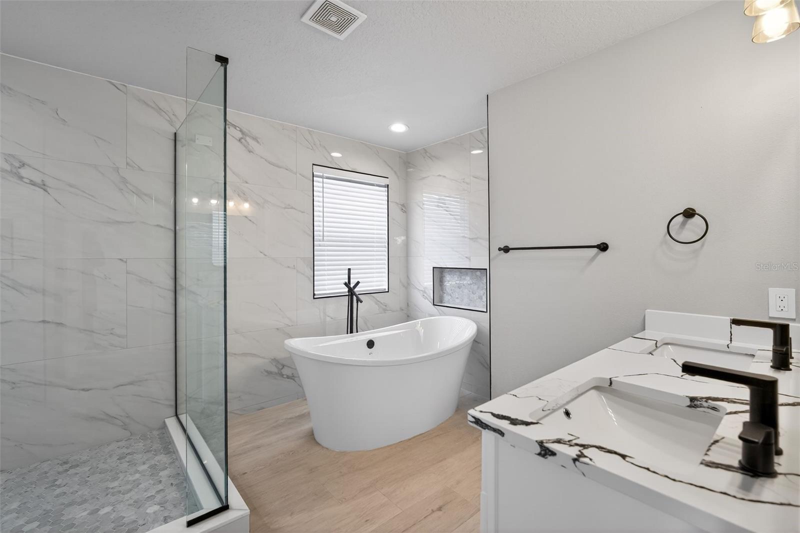 Image 24 of 34 For 20054 Nob Oak Avenue