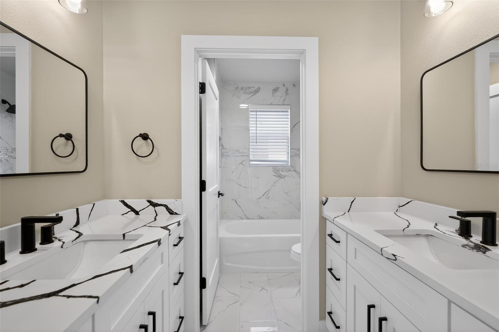 Image 25 of 34 For 20054 Nob Oak Avenue