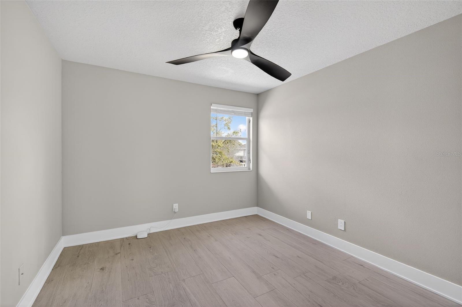 Image 5 of 34 For 20054 Nob Oak Avenue